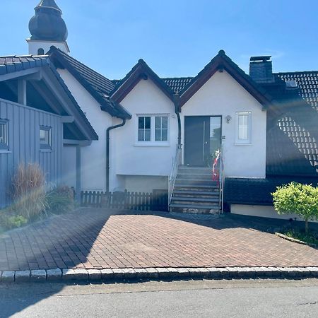 Moderne Ferienwohnung Mit Sonnenbalkon In Fretter Finnentrop Экстерьер фото